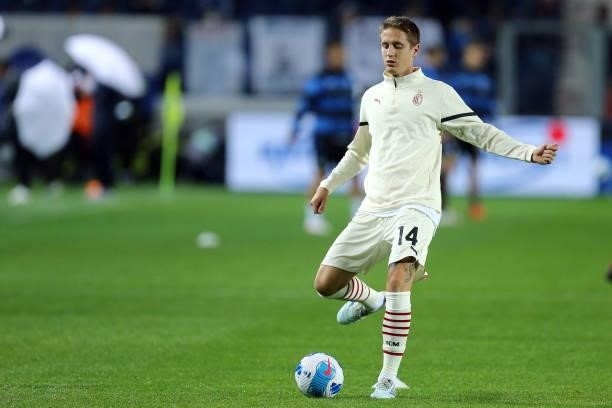 Andrea Conti of AC Milan warm up during the Serie A match between Atalanta BC and AC Milan at Gewiss Stadium on October 3, 2021 in Bergamo, Italy.
