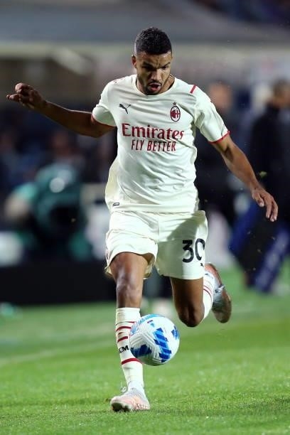 Junior Messias of AC Milan controls the ball during the Serie A match between Atalanta BC and AC Milan at Gewiss Stadium on October 3, 2021 in...