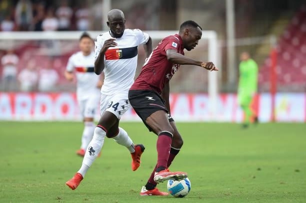 Abdoulaye Toure' of Genoa CFC and Simy Nwankwo of US Salernitana 1919 compete for the ball during the Serie A match between US Salernitana 1919 and...