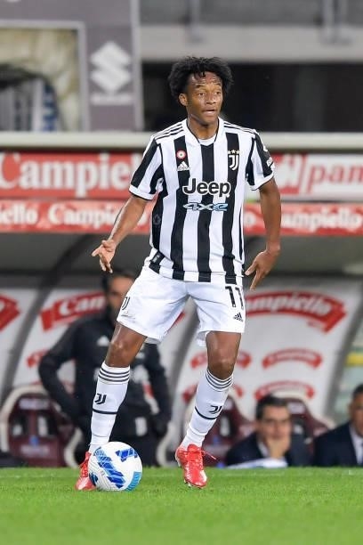 Juan Cuadrado of Juventus controls the ball during the Serie A match between Torino FC v Juventus at Stadio Olimpico di Torino on October 02, 2021 in...