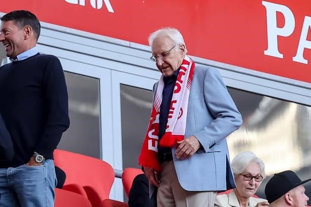 Edmund Stoiber looks on prior to the Bundesliga match between FC Bayern Muenchen and Eintracht Frankfurt at Allianz Arena on October 3, 2021 in...
