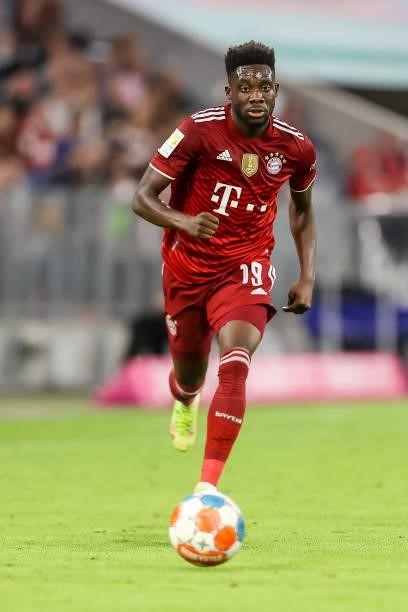 Alphonso Davies of Bayern Muenchen controls the ball during the Bundesliga match between FC Bayern Muenchen and Eintracht Frankfurt at Allianz Arena...