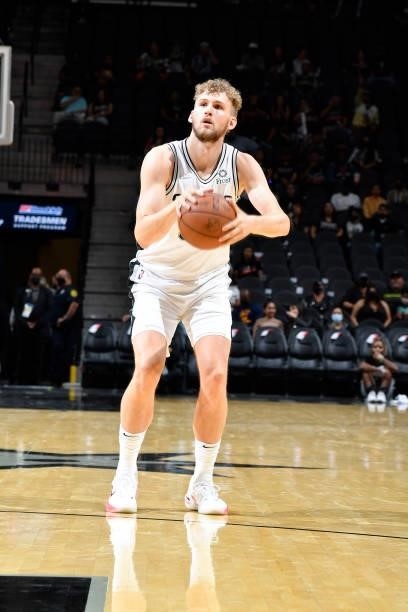 Jock Landale of the San Antonio Spurs shoots a 3-pointer against the Utah Jazz during a pre-season game on October 4, 2021 at the AT&T Center in San...