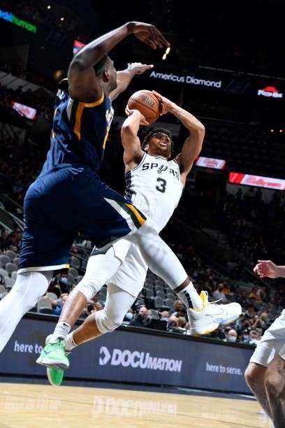 Keldon Johnson of the San Antonio Spurs shoots the ball against the Utah Jazz during a pre-season game on October 4, 2021 at the AT&T Center in San...