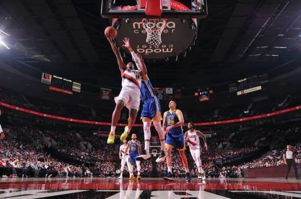 Dennis Smith Jr. #10 of the Portland Trail Blazers shoots the ball during the game against the Golden State Warriors on October 4, 2021 at the Moda...