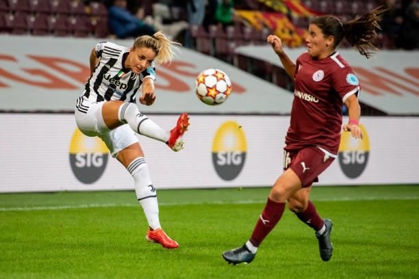Martina Rosucci of Juventus Women passes the ball in front of Monica Mendes of Servette FC Chenois feminin during the UEFA Women's Champions League...