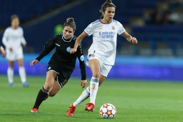 Anna Petryk of WFC Zhytlobud-1 Kharkiv and Claudia Florentino of Real Madrid battle for the ball during the UEFA Women's Champions League group B...