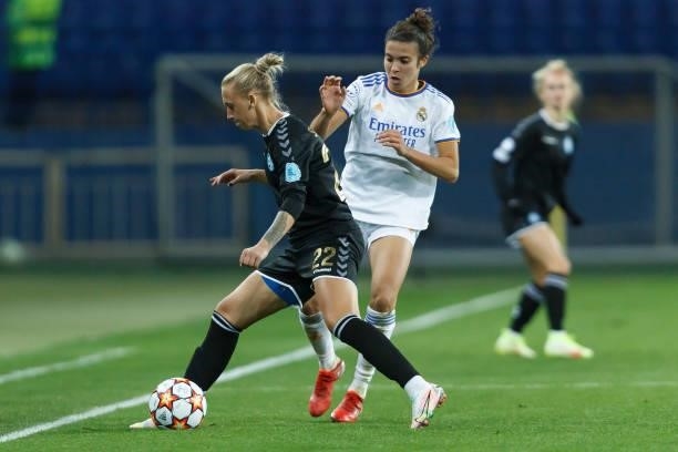 Lyubov Shmatko of WFC Zhytlobud-1 Kharkiv and Claudia Florentino of Real Madrid battle for the ball during the UEFA Women's Champions League group B...