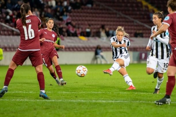 Valentina Cernoia of Juventus Women scores a goal during the UEFA Women's Champions League group A match between Servette FCCF and Juventus at Stade...