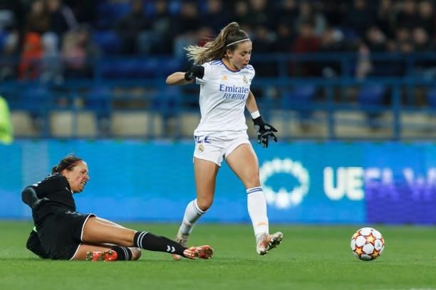 Daryna Apanaschenko of WFC Zhytlobud-1 Kharkiv and Athenea del Castillo of Real Madrid battle for the ball during the UEFA Women's Champions League...