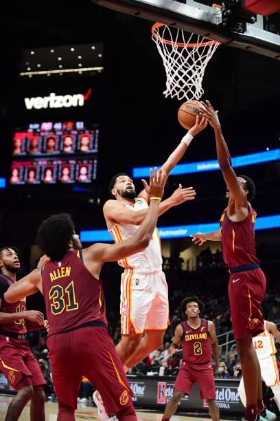 Skylar Mays of the Atlanta Hawks shoots the ball during a preseason game against the Cleveland Cavaliers on October 6, 2021 at State Farm Arena in...