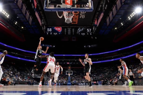 Doug McDermott of the San Antonio Spurs shoots the ball during a preseason game against the Detroit Pistons on October 6, 2021 at Little Caesars...