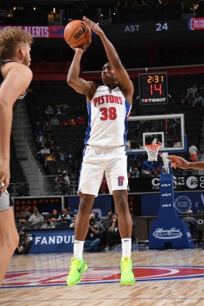 Saben Lee of the Detroit Pistons shoots the ball during a preseason game against the San Antonio Spurs on October 6, 2021 at Little Caesars Arena in...
