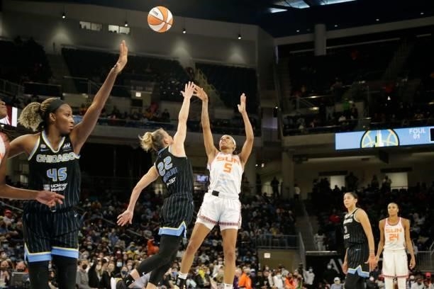 Jasmine Thomas of the Connecticut Sun shoots the ball against the Chicago Sky during Game 4 of the 2021 WNBA Semifinals on October 6, 2021 at the...