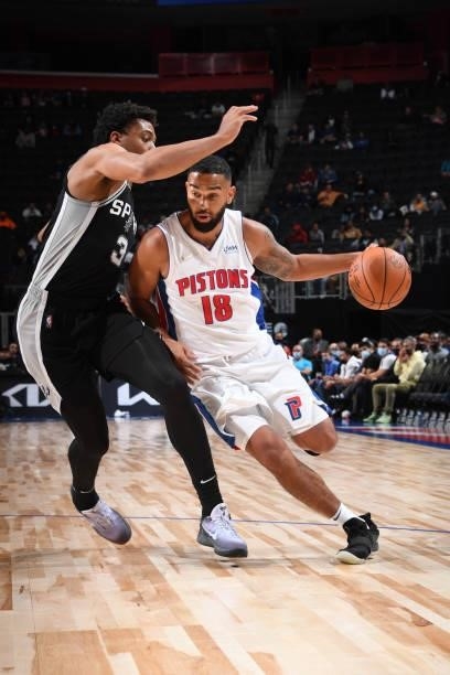 Cory Joseph of the Detroit Pistons drives to the basket during a preseason game against the San Antonio Spurs on October 6, 2021 at Little Caesars...
