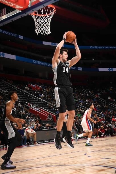 Drew Eubanks of the San Antonio Spurs catches the rebound during a preseason game against the Detroit Pistons on October 6, 2021 at Little Caesars...