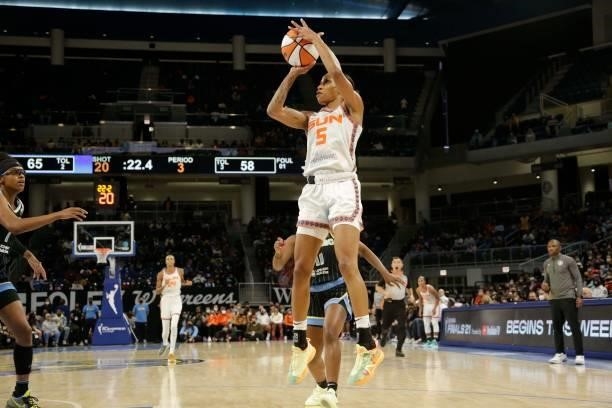 Jasmine Thomas of the Connecticut Sun shoots the ball against the Chicago Sky during Game 4 of the 2021 WNBA Semifinals on October 6, 2021 at the...