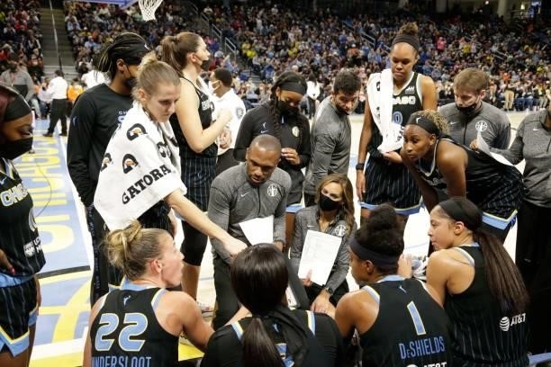 Head Coach James Wade of the Chicago Sky talks to the team during the game against the Connecticut Sun during Game 4 of the 2021 WNBA Semifinals on...
