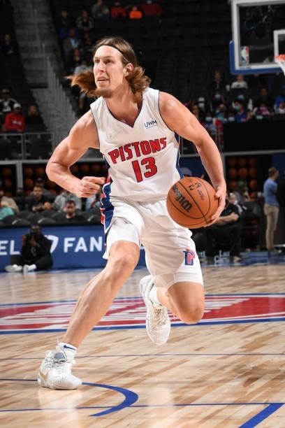 Kelly Olynyk of the Detroit Pistons handles the ball during a preseason game against the San Antonio Spurs on October 6, 2021 at Little Caesars Arena...
