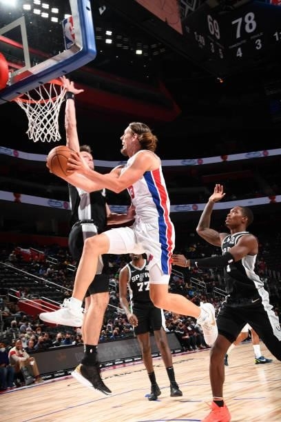 Kelly Olynyk of the Detroit Pistons drives to the basket during a preseason game against the San Antonio Spurs on October 6, 2021 at Little Caesars...