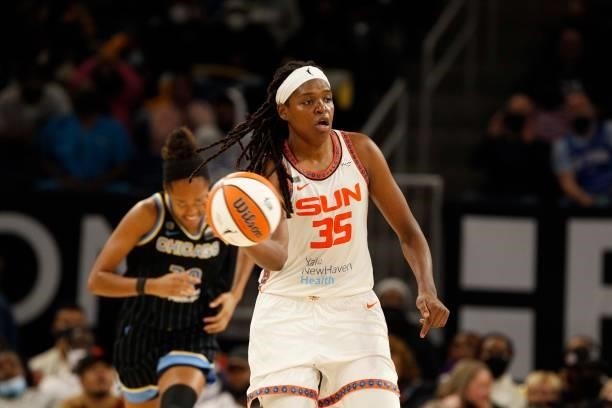 Jonquel Jones of the Connecticut Sun handles the ball against the Chicago Sky during Game 4 of the 2021 WNBA Semifinals on October 6, 2021 at the...