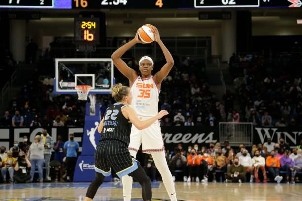 Jonquel Jones of the Connecticut Sun handles the ball during the game against the Chicago Sky during Game 4 of the 2021 WNBA Semifinals on October 6,...