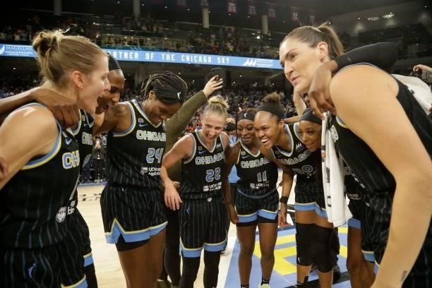 The Chicago Sky celebrate after the game against the Connecticut Sun during Game 4 of the 2021 WNBA Semifinals on October 6, 2021 at the Wintrust...
