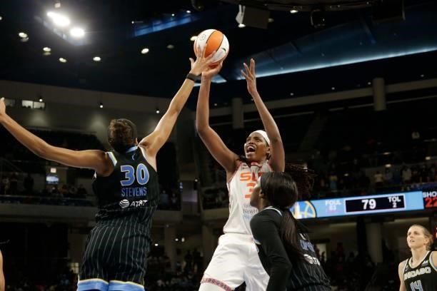 Jonquel Jones of the Connecticut Sun shoots the ball against the Chicago Sky during Game 4 of the 2021 WNBA Semifinals on October 6, 2021 at the...