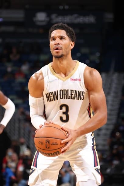 Josh Hart of the New Orleans Pelicans shoots the ball against the Orlando Magic during a preseason game on October 6, 2021 at the Smoothie King...