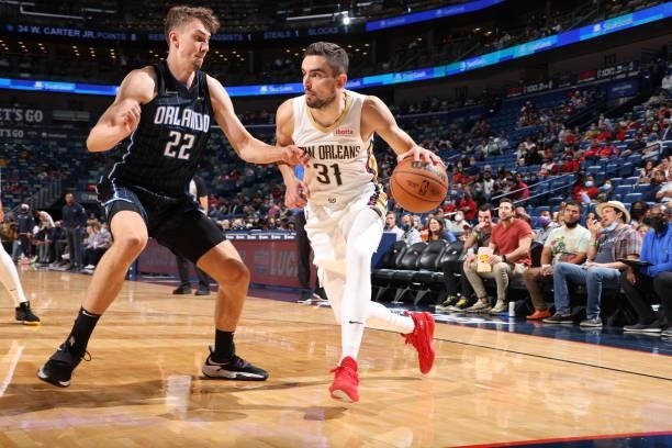 Tomas Satoransky of the New Orleans Pelicans drives to the basket against the Orlando Magic during a preseason game on October 6, 2021 at the...