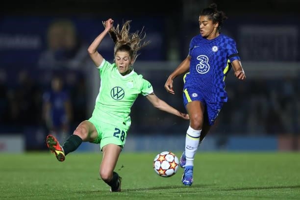 Tabea Wassmuth of Wolfsburg misses the ball as Jess Carter of Chelsea closes in during the UEFA Women's Champions League group A match between...