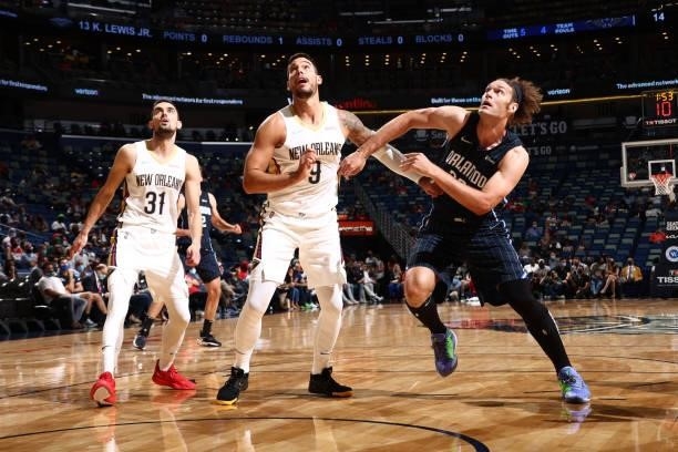 Tomas Satoransky and Willy Hernangomez of the New Orleans Pelicans look on against Robin Lopez of the Orlando Magic during a preseason game on...