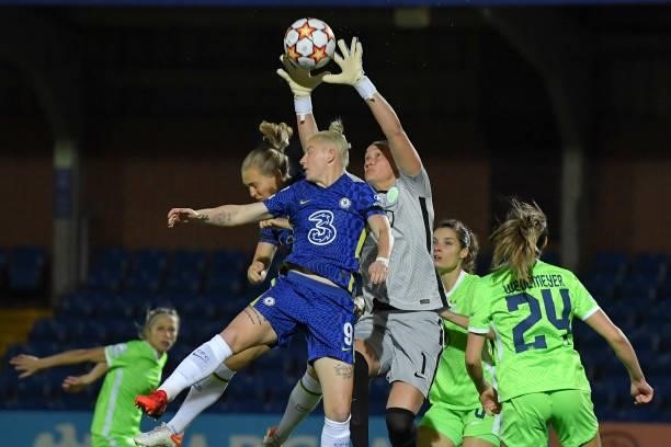 Almuth Schult of VfL Wolfsburg and Bethany England of Chelsea battle for the ball during the UEFA Women's Champions League group A match between...