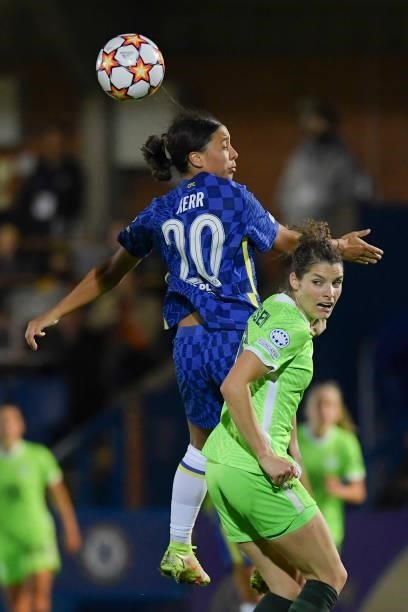 Samantha Kerr of Chelsea and Dominique Janssen of VfL Wolfsburg battle for the ball during the UEFA Women's Champions League group A match between...