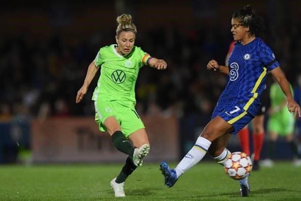 Svenja Huth of VfL Wolfsburg and Jessica Carter of Chelsea battle for the ball during the UEFA Women's Champions League group A match between Chelsea...