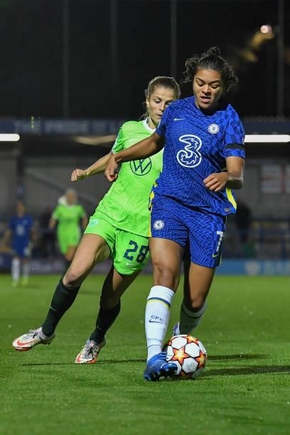 Jessica Carter of Chelsea and Tabea Wabmuth of VfL Wolfsburg battle for the ball during the UEFA Women's Champions League group A match between...