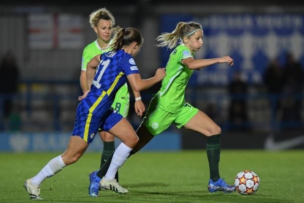 Kathrin Hendrich of VfL Wolfsburg and Niamh Charles of Chelsea battle for the ball during the UEFA Women's Champions League group A match between...