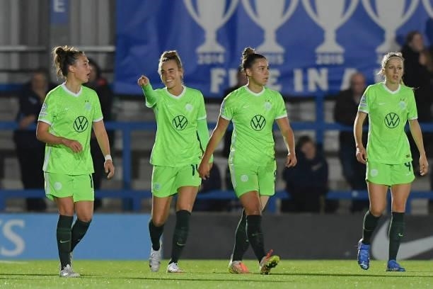 Jill Roord of VfL Wolfsburg celebrates after scoring her teams goal with team mates during the UEFA Women's Champions League group A match between...