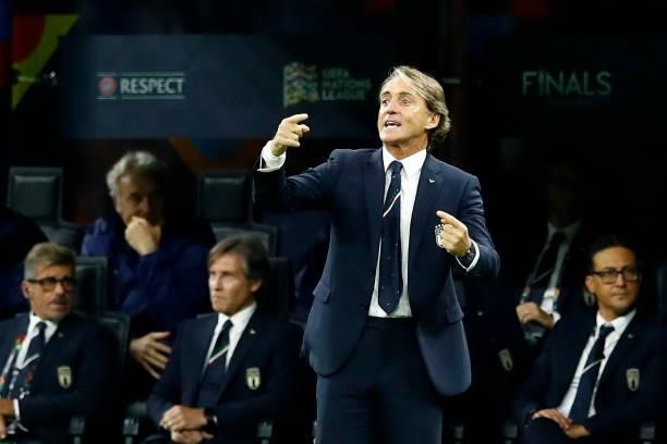 Head coach Roberto Mancini of Italy gestures during the UEFA Nations League Semi-Final match between the Italy and Spain at San Siro Stadium on...