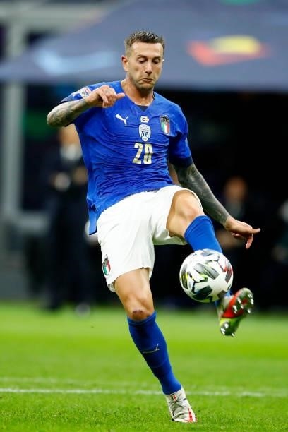 Federico Bernardeschi of Italy controls the ball during the UEFA Nations League Semi-Final match between the Italy and Spain at San Siro Stadium on...