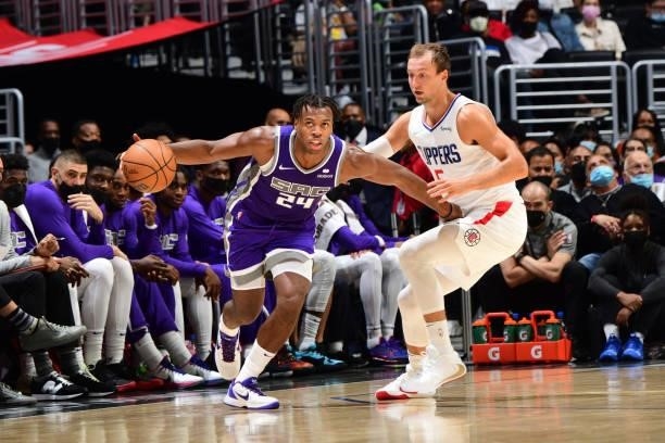 Buddy Hield of the Sacramento Kings drives to the basket against the LA Clippers during a preseason game on October 6, 2021 at STAPLES Center in Los...