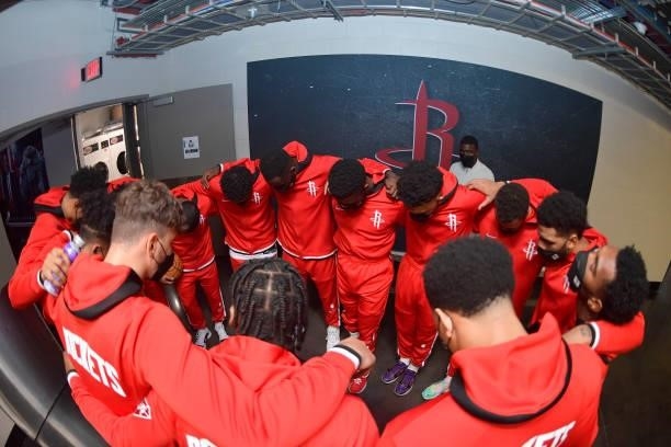 Houston Rockets players huddle up before the preseason game against the Miami Heat on October 7, 2021 at the Toyota Center in Houston, Texas. NOTE TO...