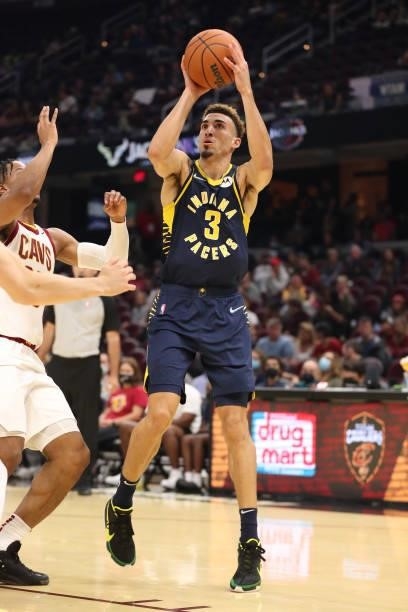Chris Duarte of the Indiana Pacers shoots the ball during a preseason game against the Cleveland Cavaliers on October 8, 2021 at Rocket Mortgage...