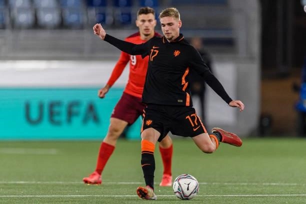 Kenneth Taylor of Netherlands looks to bring the ball down during the UEFA European Under-21 Qualifiers match between Switzerland and Netherlands at...