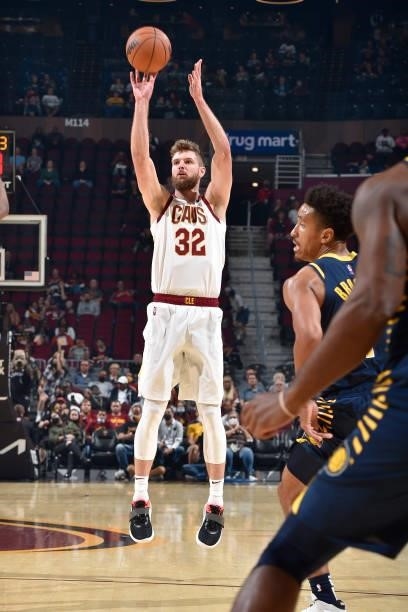 Dean Wade of the Cleveland Cavaliers shoots the ball during a preseason game against the Indiana Pacers on October 8, 2021 at Rocket Mortgage...
