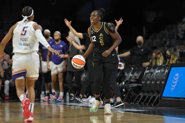Chelsea Gray of the Las Vegas Aces dribbles the ball against the Phoenix Mercury during Game Five of the 2021 WNBA Semifinals on October 8, 2021 at...