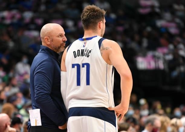 Head Coach Jason Kidd of the Dallas Mavericks talks to Luka Doncic during a preseason game against the LA Clippers on October 8, 2021 at the American...