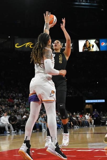 Liz Cambage of the Las Vegas Aces shoots the ball against the Phoenix Mercury during Game Five of the 2021 WNBA Semifinals on October 8, 2021 at...