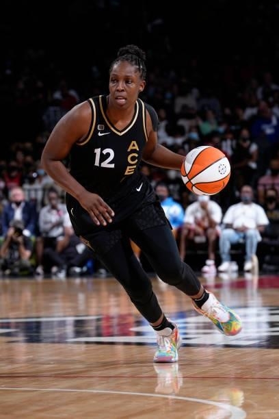Chelsea Gray of the Las Vegas Aces handles the ball during the game against the Phoenix Mercury during Game Five of the 2021 WNBA Semifinals on...