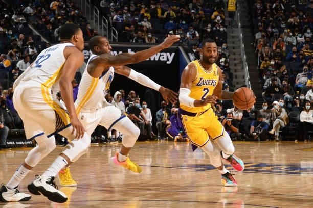Wayne Ellington of the Los Angeles Lakers drives to the basket during a preseason game against the Golden State Warriors on October 8, 2021 at Chase...